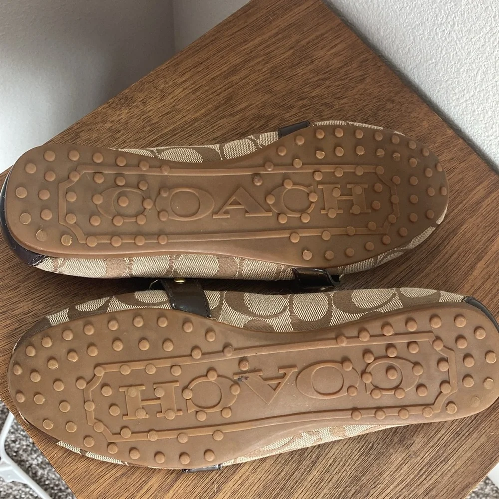 Coach Felisha Logo C Tan & Brown Loafer Flats Slip On Shoes, Women’s 9 B